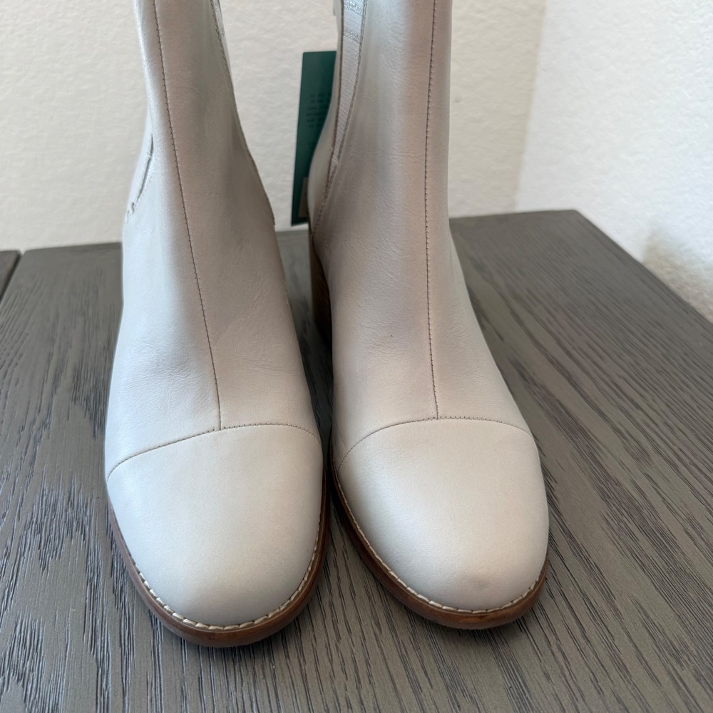 TOMS Marina Birch White Leather Ankle Boots Block Heel‎ Cap Toe Womens 10 - Picture 2 of 10